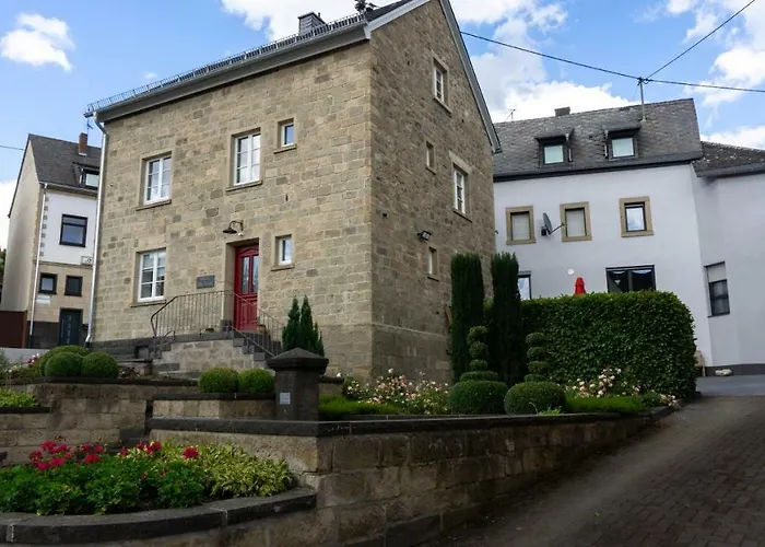 Alte Schule * Volkesfeld